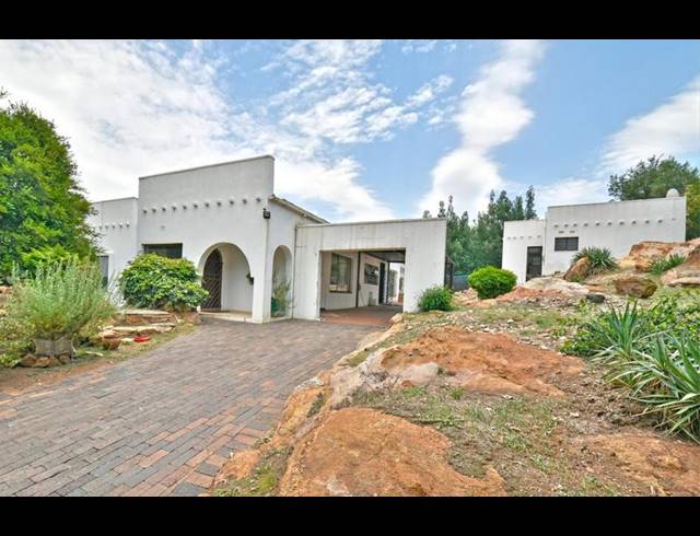 4 BEDROOM HOUSE FOR SALE IN OAKDENE